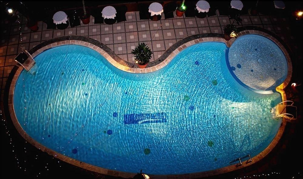 Travellers Suites Serviced Apartments Μεντάν Εξωτερικό φωτογραφία