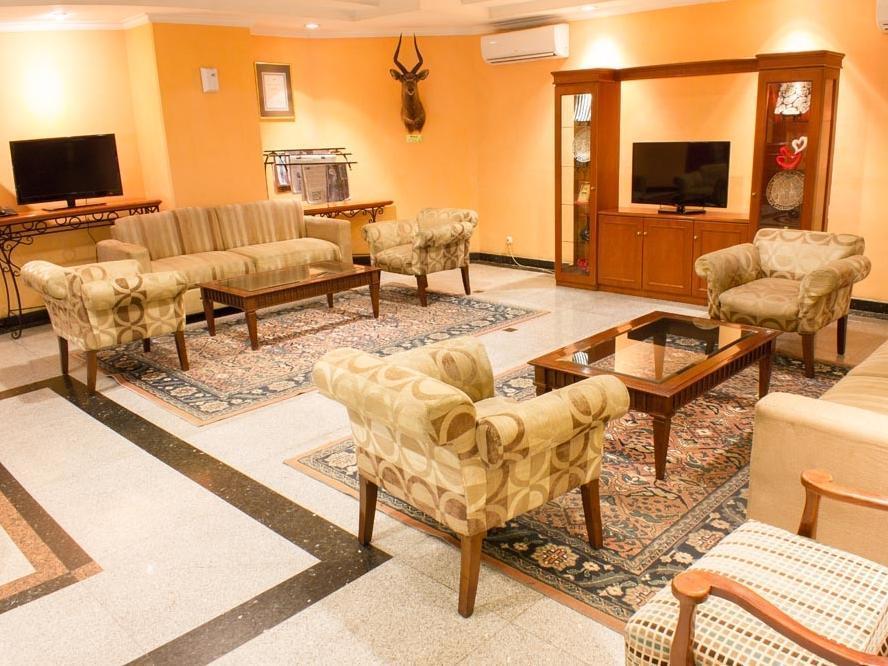 Travellers Suites Serviced Apartments Μεντάν Εξωτερικό φωτογραφία