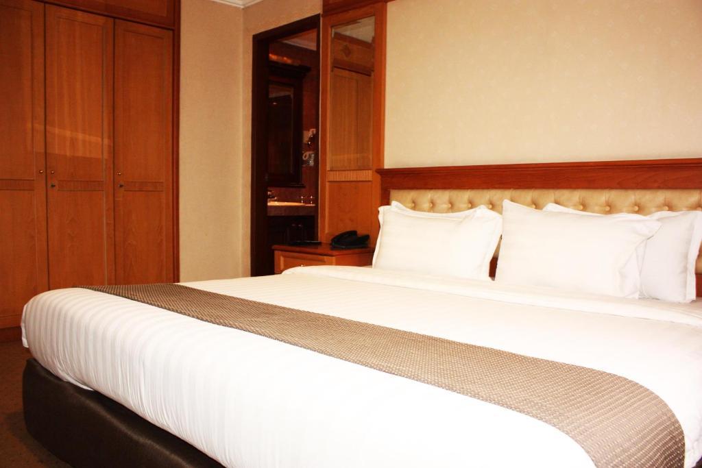 Travellers Suites Serviced Apartments Μεντάν Δωμάτιο φωτογραφία