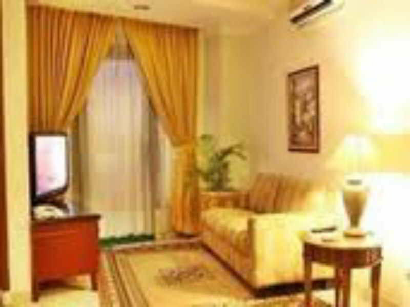 Travellers Suites Serviced Apartments Μεντάν Εξωτερικό φωτογραφία