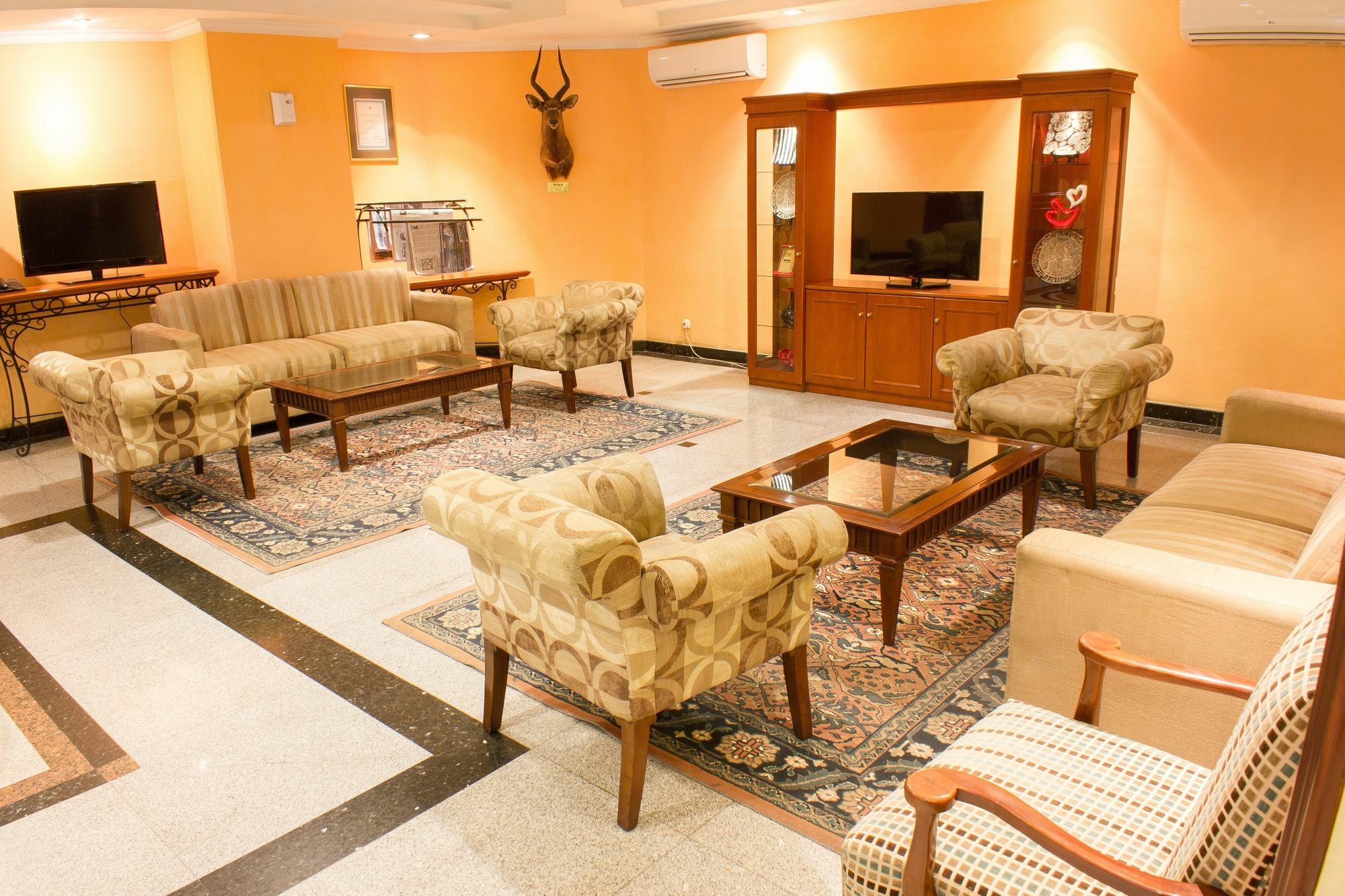 Travellers Suites Serviced Apartments Μεντάν Εξωτερικό φωτογραφία