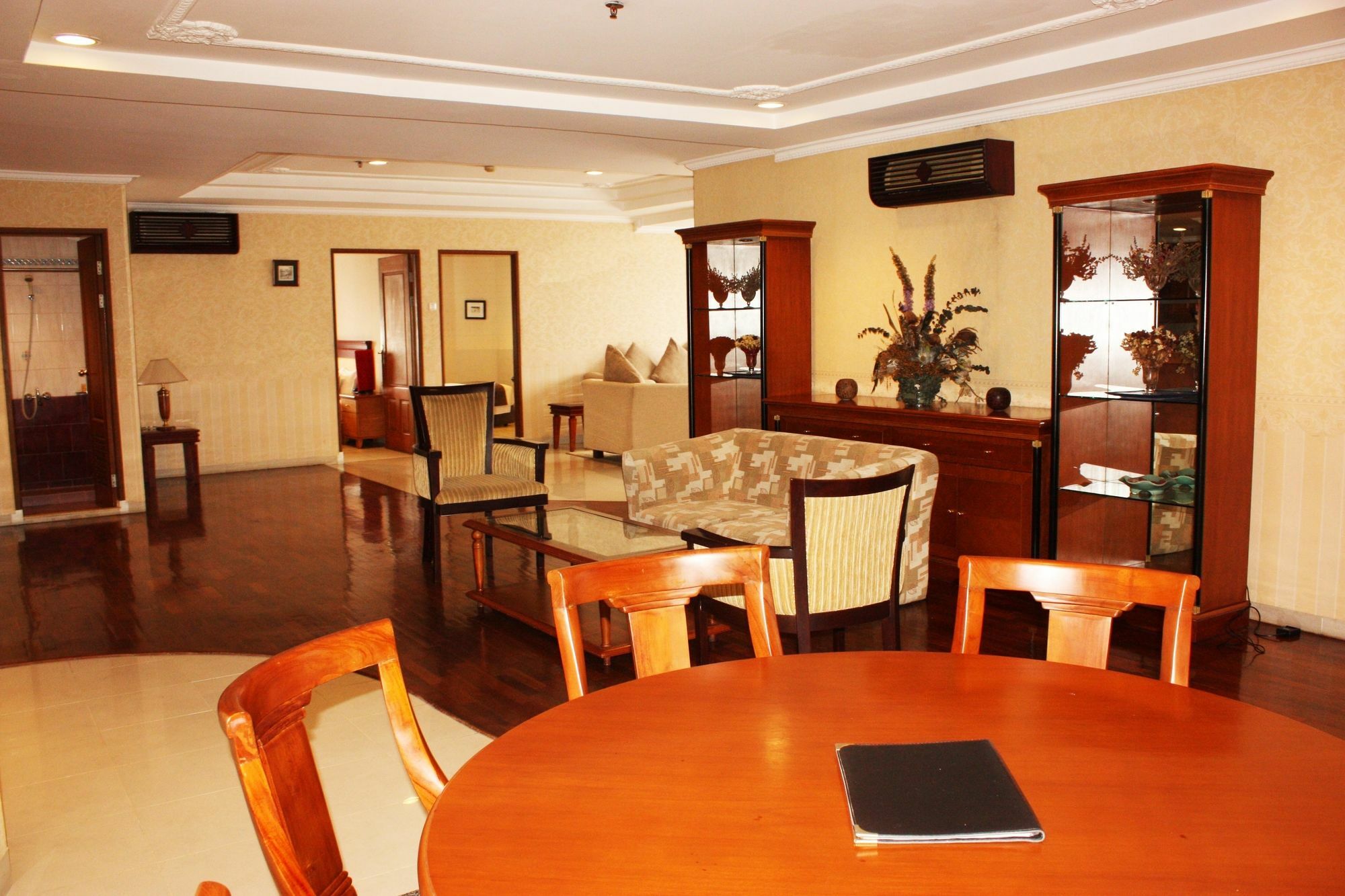 Travellers Suites Serviced Apartments Μεντάν Εξωτερικό φωτογραφία